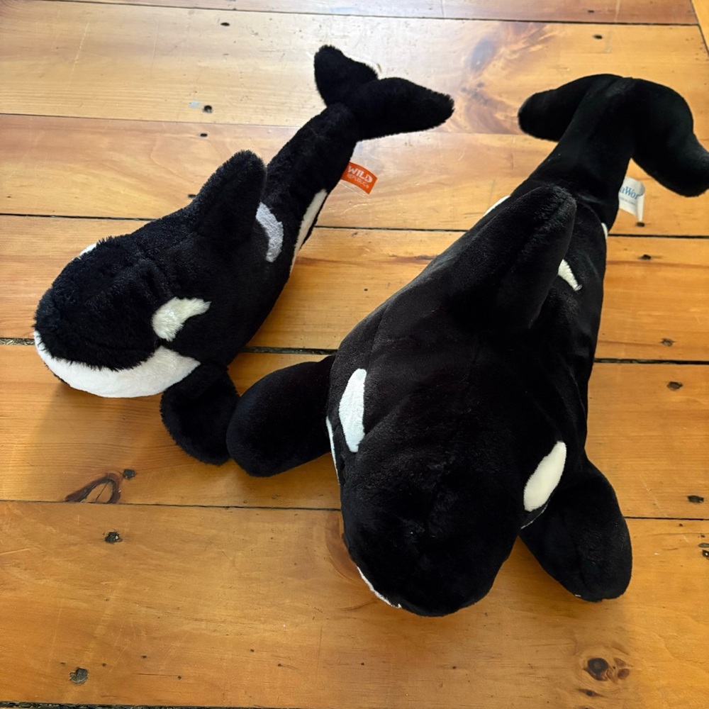 Orca parent and child stuffies